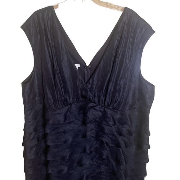 London Times Black V-Neck Sheath Cocktail Dress - 22W - Picture 2 of 8